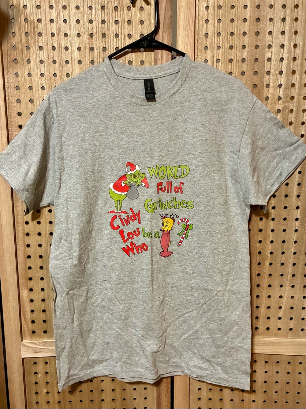 Gildan Light Heather Gray Crewneck T‑Shirt Size M World Full of Grinches